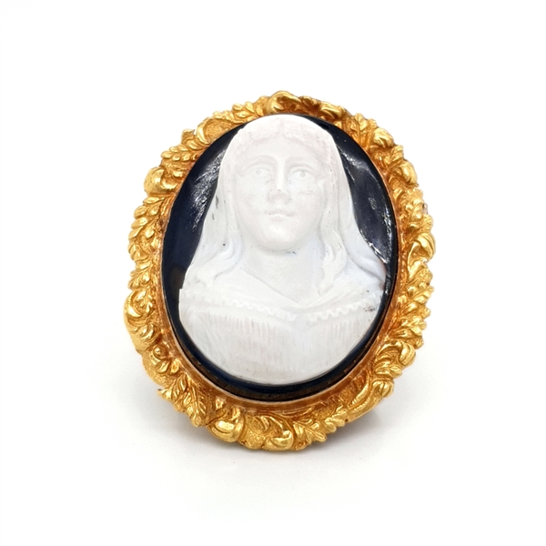Carved Stone Cameo & 18ct Yellow Gold Brooch